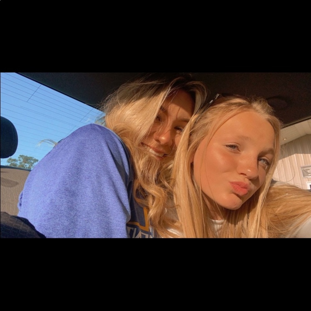 Meet your Posher, Emmi